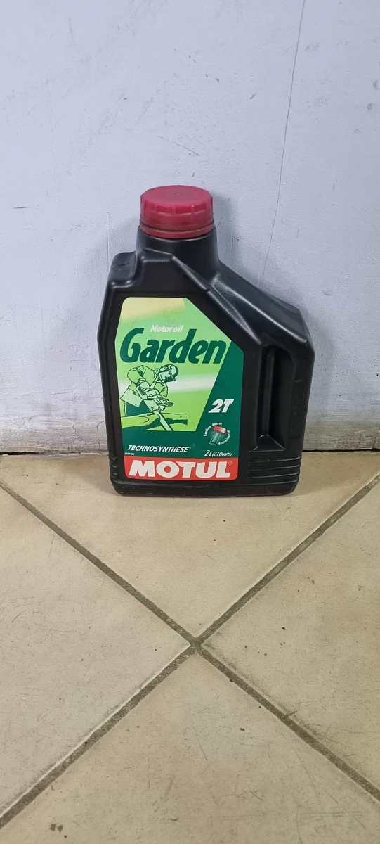 MOTUL 2T Garden TECHNOSYNTHESE (Полусинтетика) (2 литра)